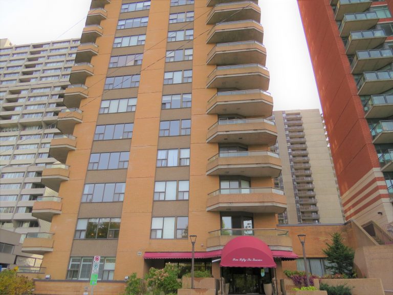 556 Laurier Ave W Unit101 Ottawa ON K1R 5Y9 Outside front (2)
