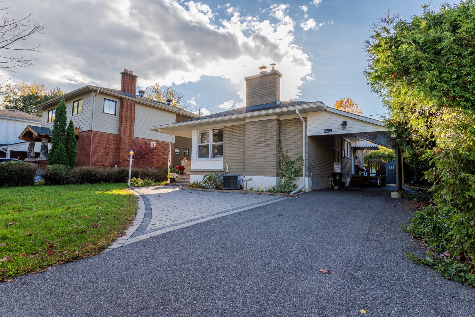 SOLD! 2030 Alton St Ottawa ON K1G 1X4 (Elmvale Acres) Graham Webb