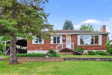 For Sale: 39 Tauvette St Ottawa, ON K1B 3A1