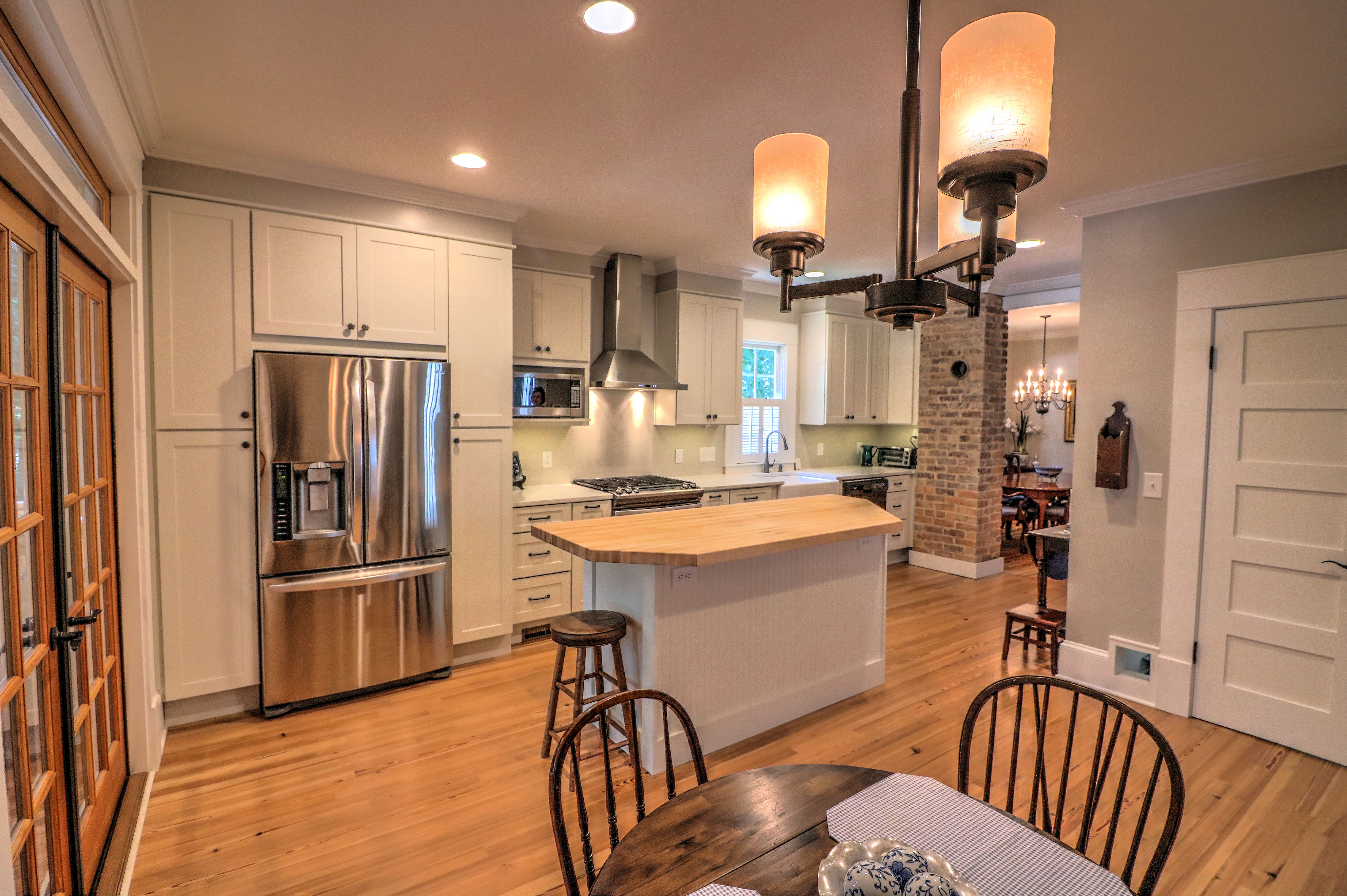 212-e-whitaker-mill-raleigh-nc-27608-breakfast-and-kitchen