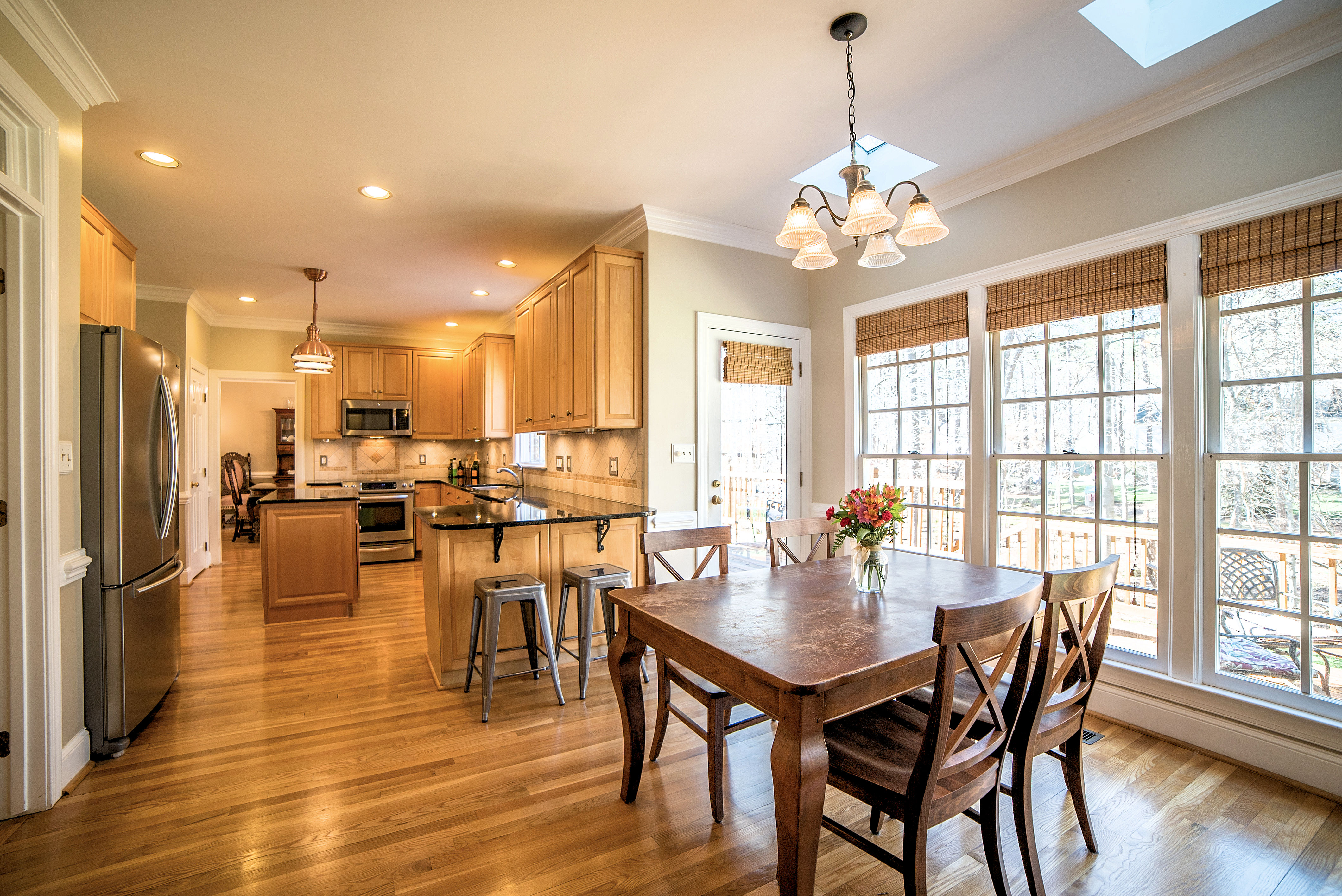 4316-blossom-hill-raleigh-nc-27613-kitchenand-breakfast-area