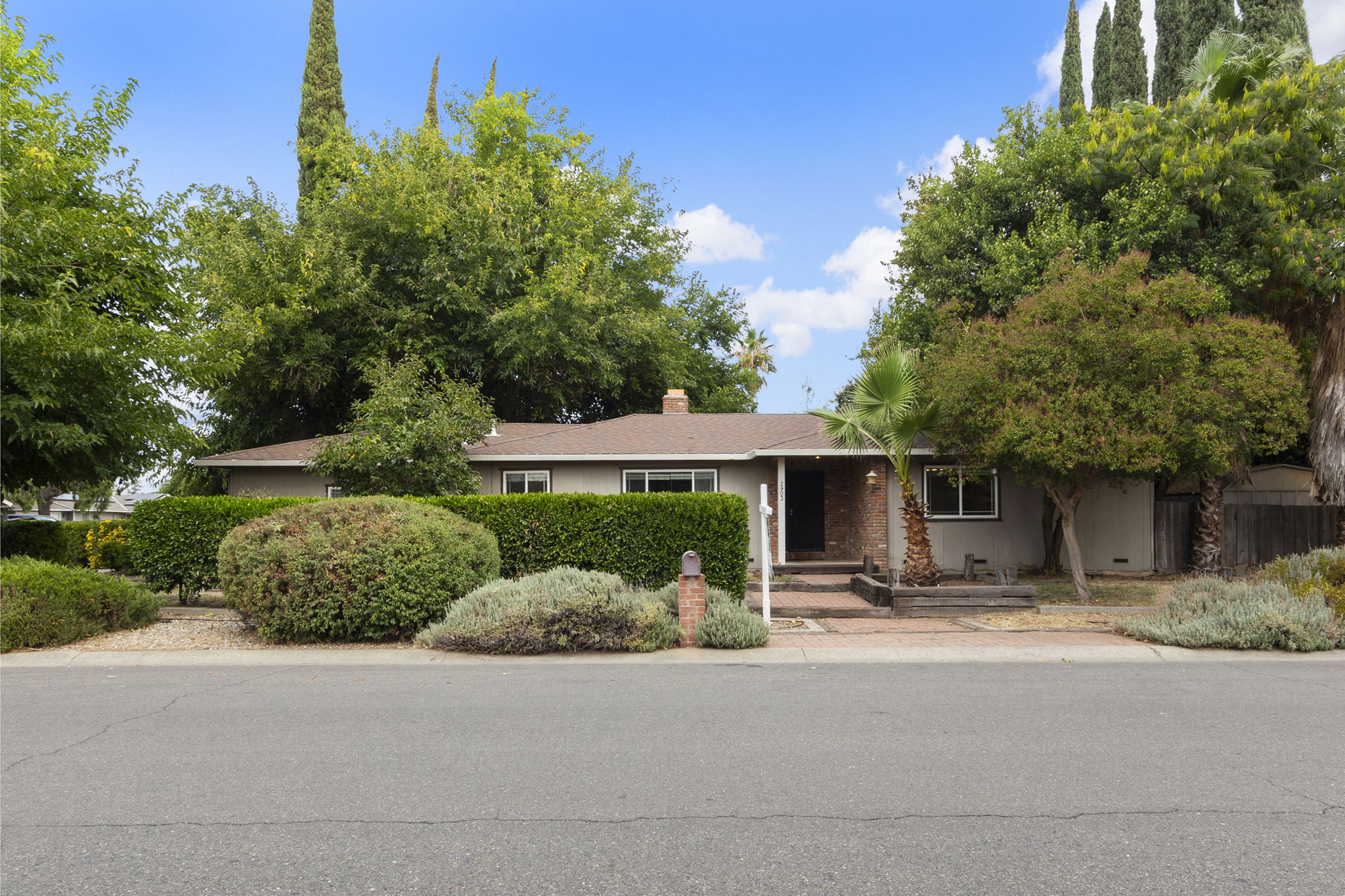1-web-or-mls-001-2903 Kennedy Dr