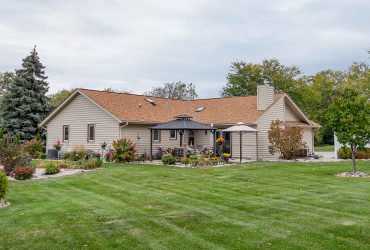 2051 E Poplar Ave Oak Creek, WI