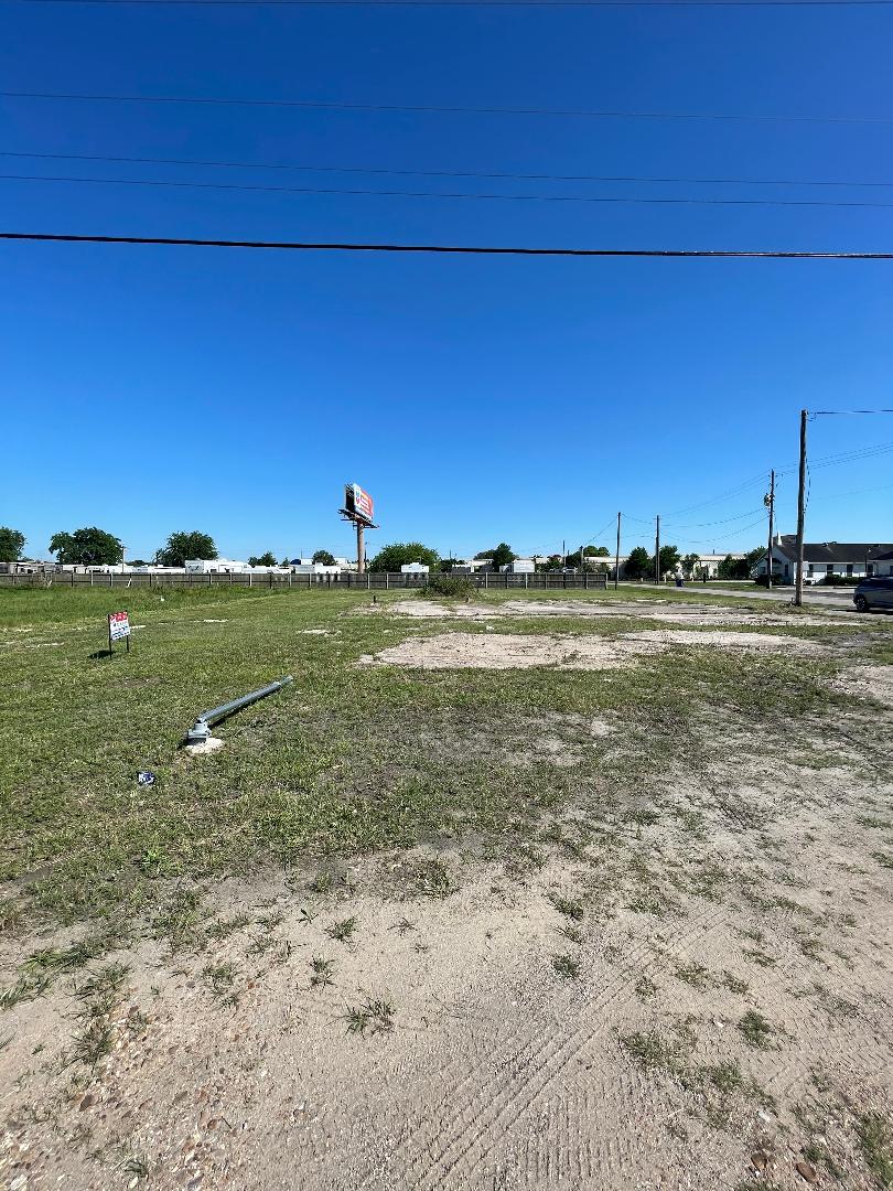 Commercial corner lot in Kendleton, Texas – MUST SEE!