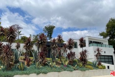 16536 Academia Dr Encino CA 91436