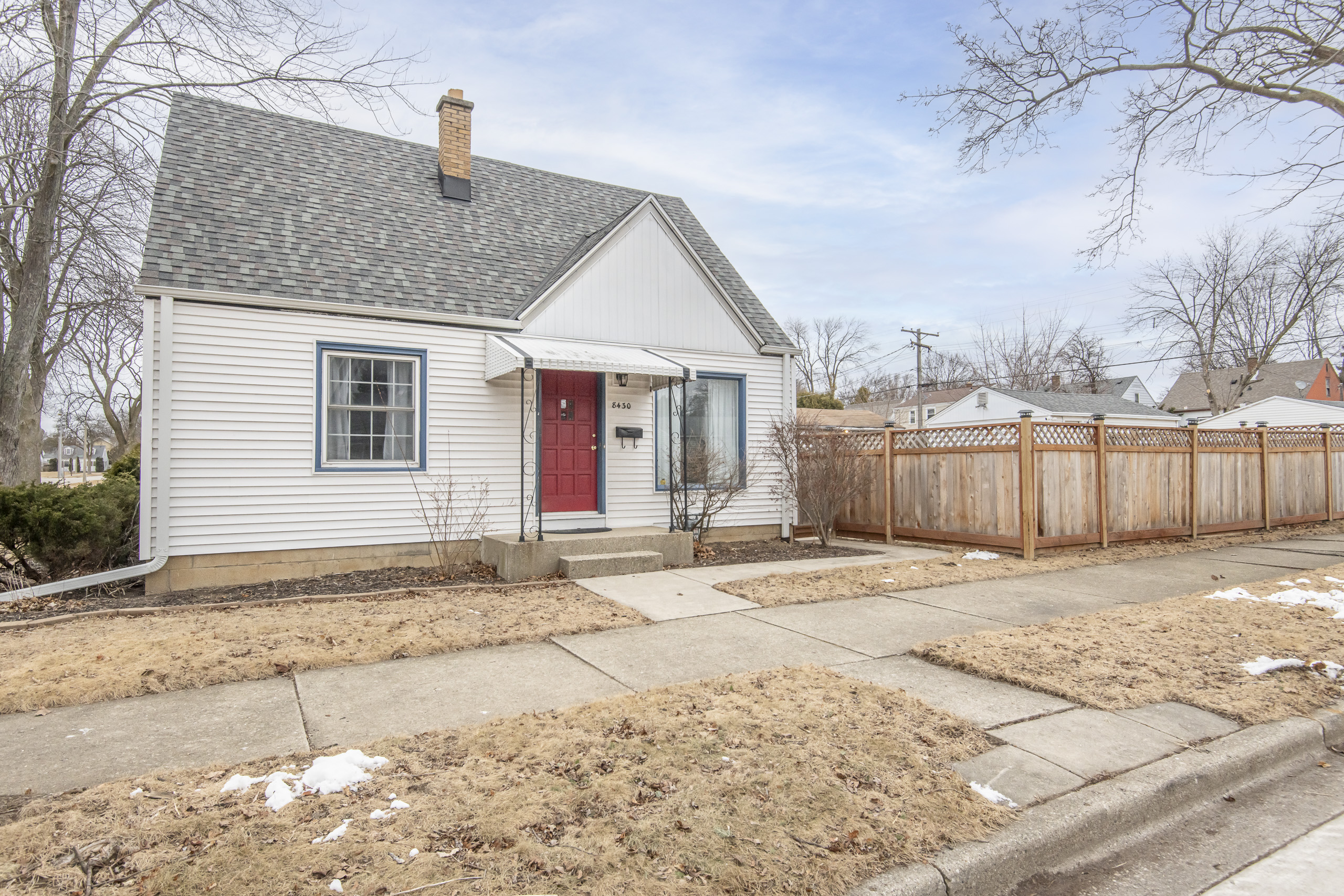8430 W Concordia-01