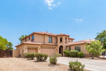 Desirable Palm Valley Home 5 bedrooms 3 baths