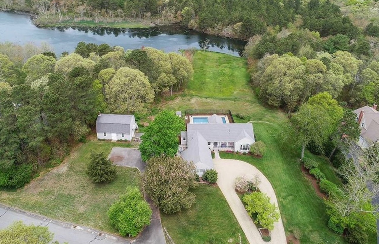 18 Crab Creek Ln, Yarmouth Port, MA 02675