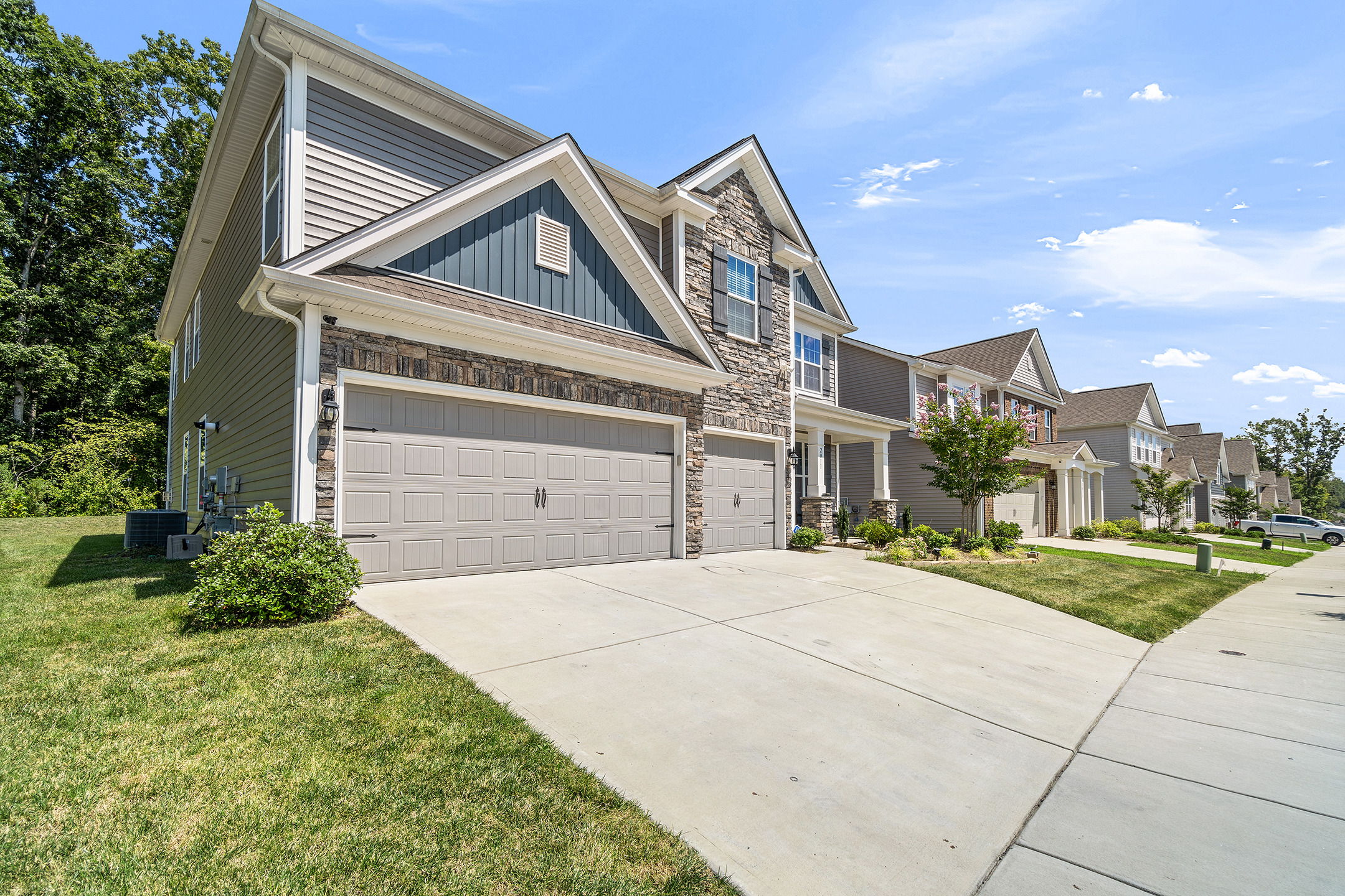 2011 Houle Lane, Charlotte, NC 28214