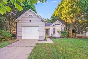 For Sale: 1626 Oakdale Green Drive, Charlotte, North Carolina 28216