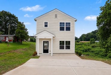 For Sale: 211 E 8th Avenue, Gastonia, North Carolina 28054