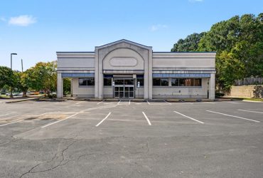 Commercial For Sale: 110 W Garrison Boulevard, Gastonia, North Carolina 28052