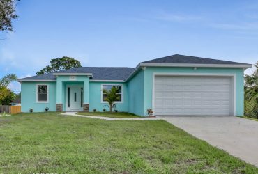 585 Degroodt Rd SW, Palm Bay FL 32908