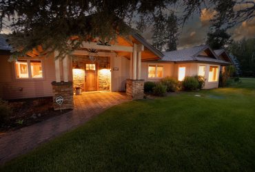Sunriver Sanctuary: Mountain Views & Waterfront Living |1.6+ Acres