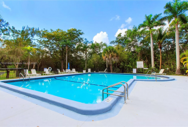 17890 W Dixie Hwy APT 710, North Miami Beach, FL 33160