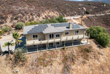 Hilltop Retreat with Panoramic Views!