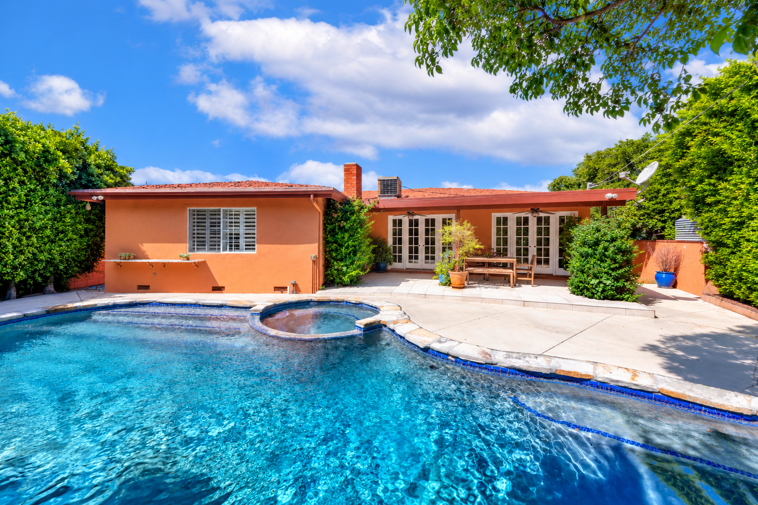 7044 Mammoth Ave., Van Nuys, CA 91405