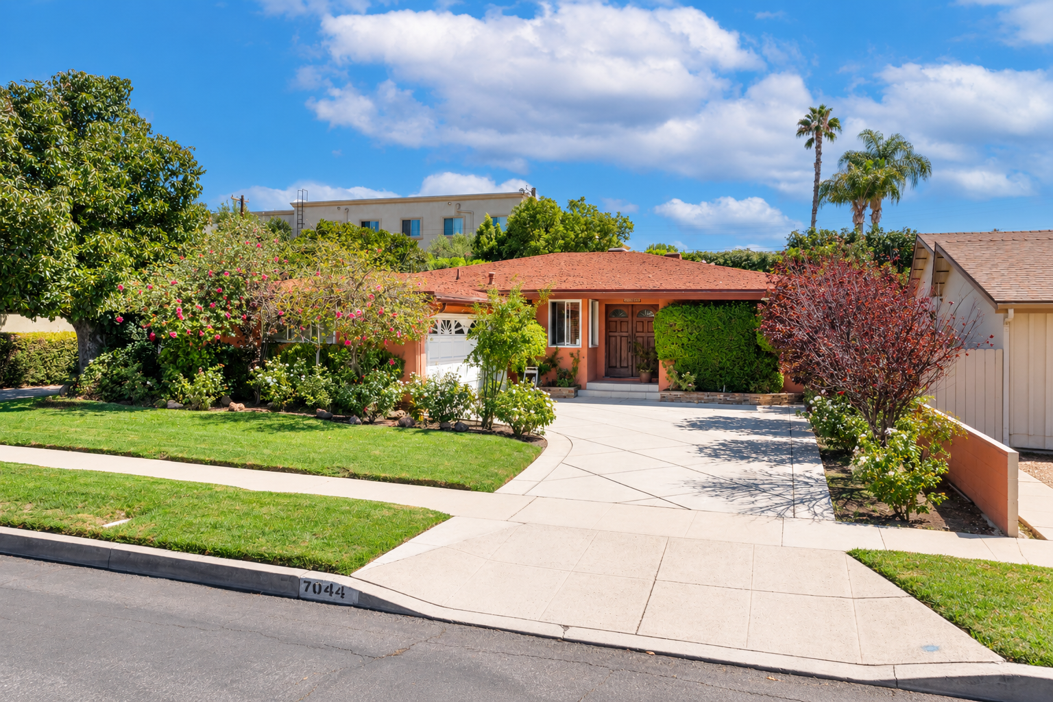 7044 Mammoth Ave., Van Nuys, CA 91405
