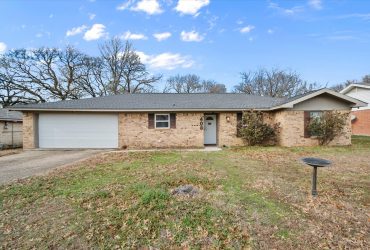 3/2/2 under 240k in Corsicana!
