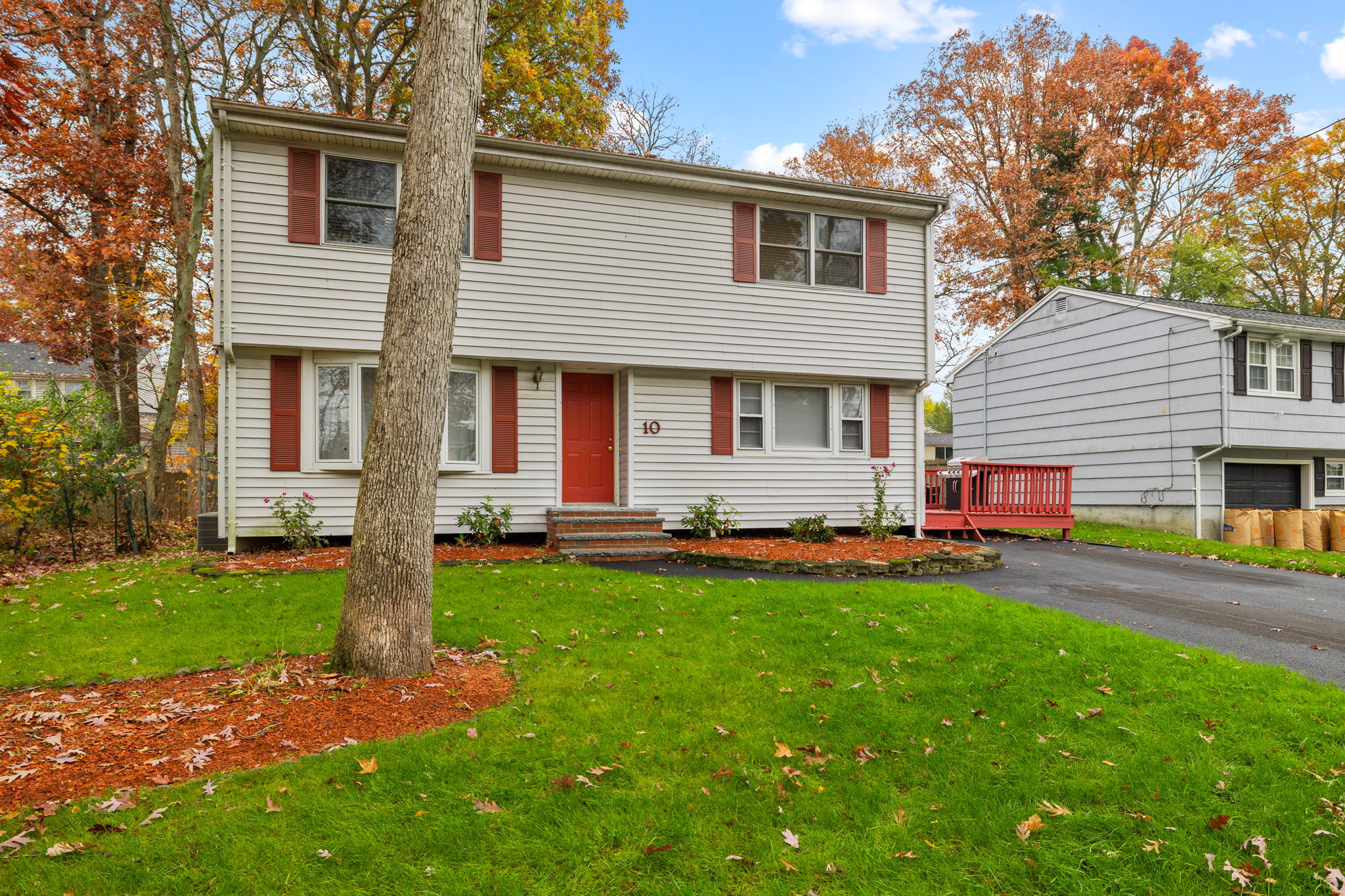 23-web-or-mls-10 Linus Ave Final-24