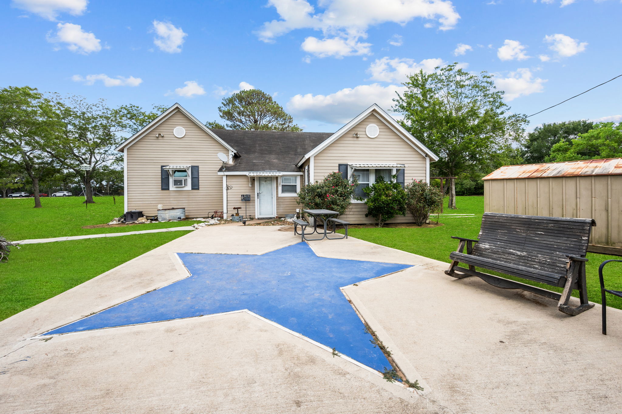 2604 County Road 103 Altair TX 77412 Einarsson Properties Team