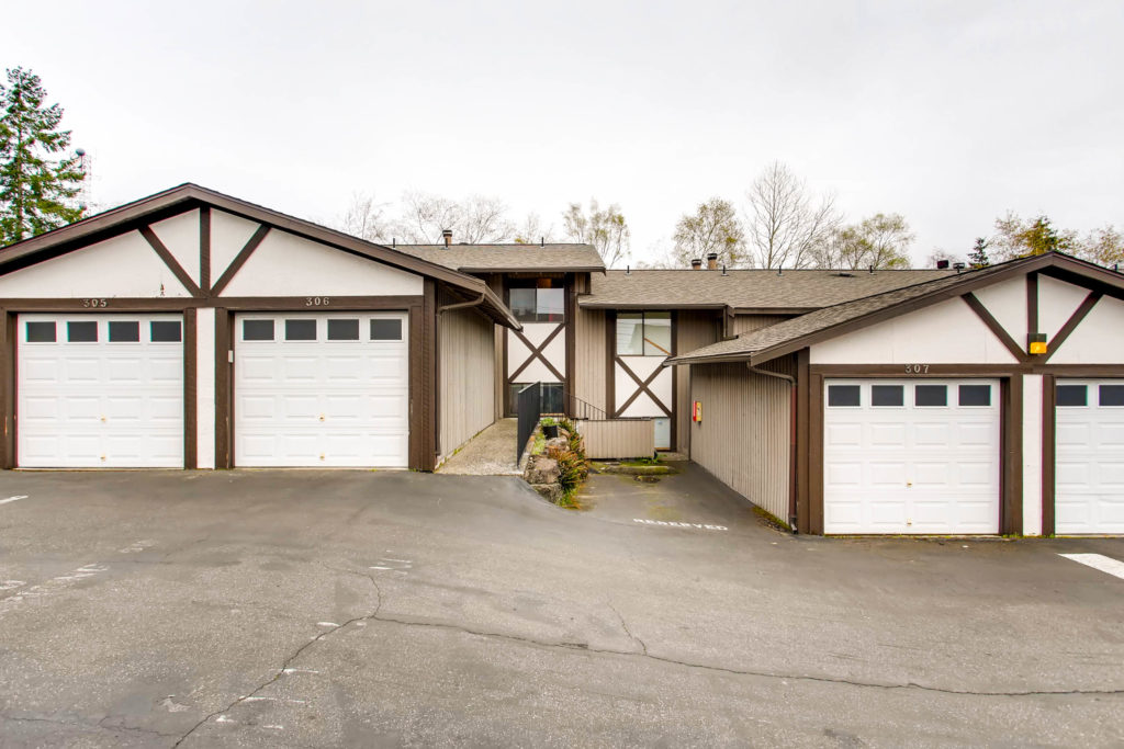 303 SW 112th St C-306, Seattle, WA 98146