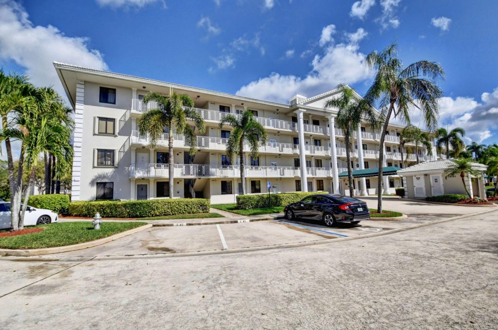 Fabulous 2BR/2BA condo in Central Boca