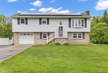 4 Bed 2.5 Bath Bi-Level Home on Desirable Corner Lot