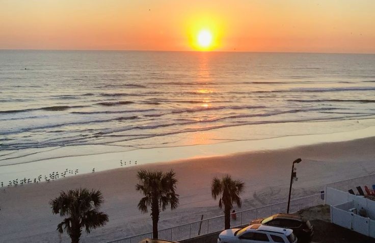 Finding Your Winter Sanctuary: Daytona Beach’s November Appeal Daytona Sunrise