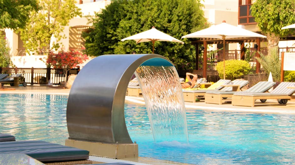 luxury-pool-1