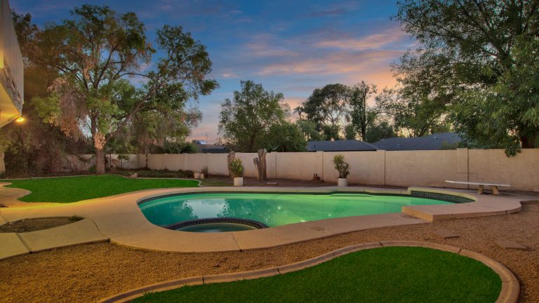 8024 N 7Th Ave, Phoenix, AZ 85021 pool grass