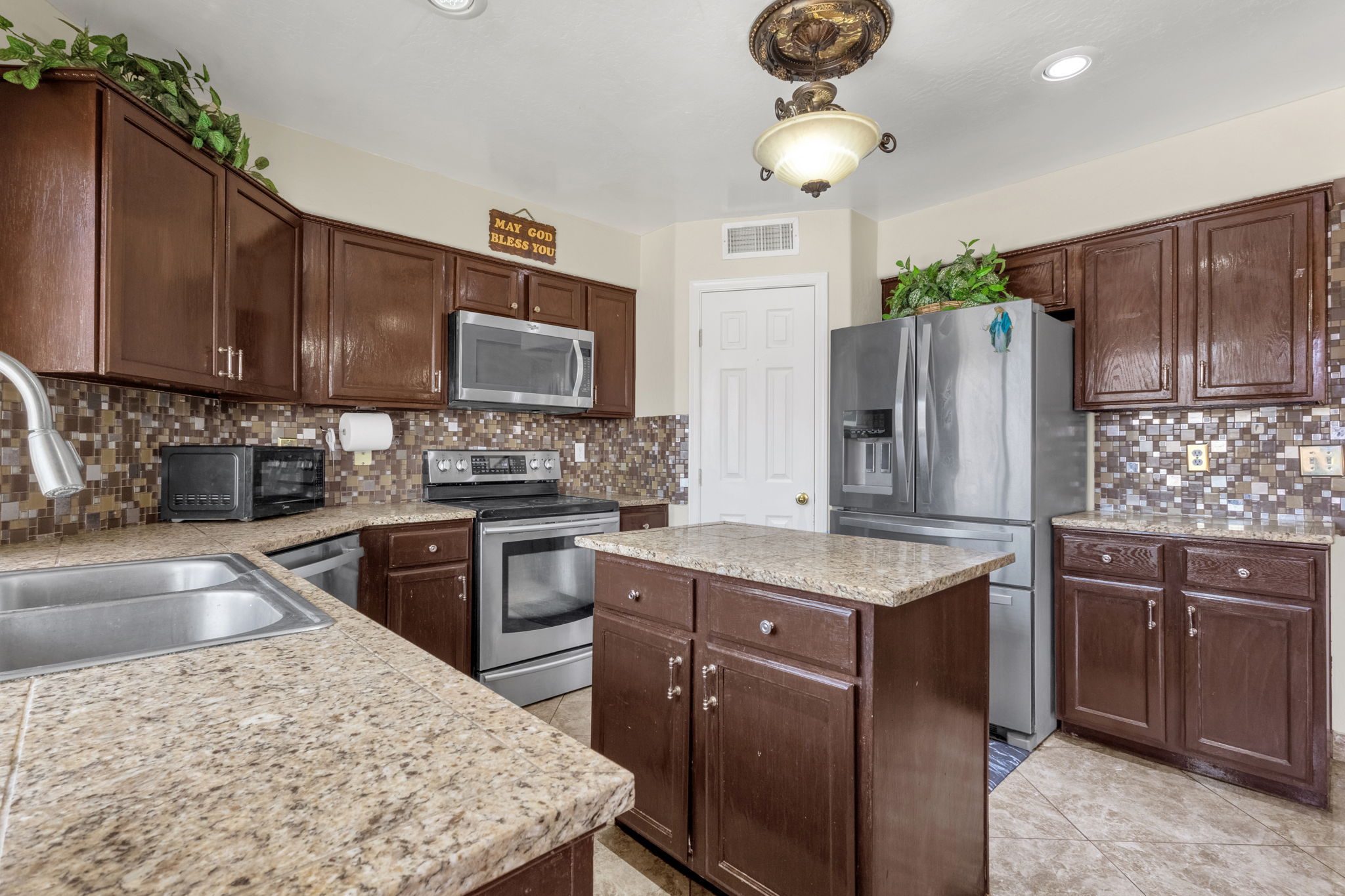 15-web-or-mls-735-e-geronimo-st