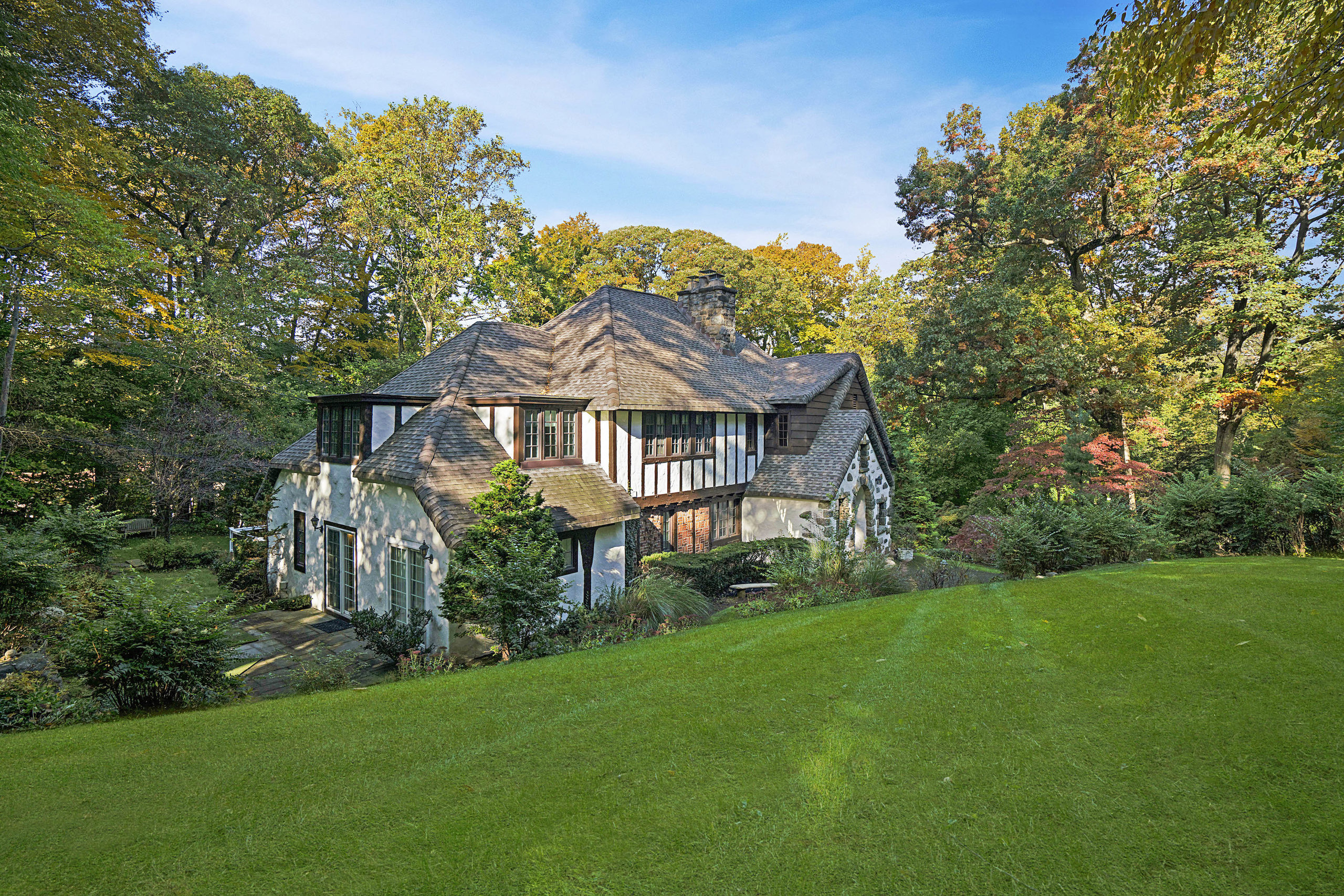 539 Manhasset Woods Road Manhasset NY 11030 Ryan & Stephanie McNeil