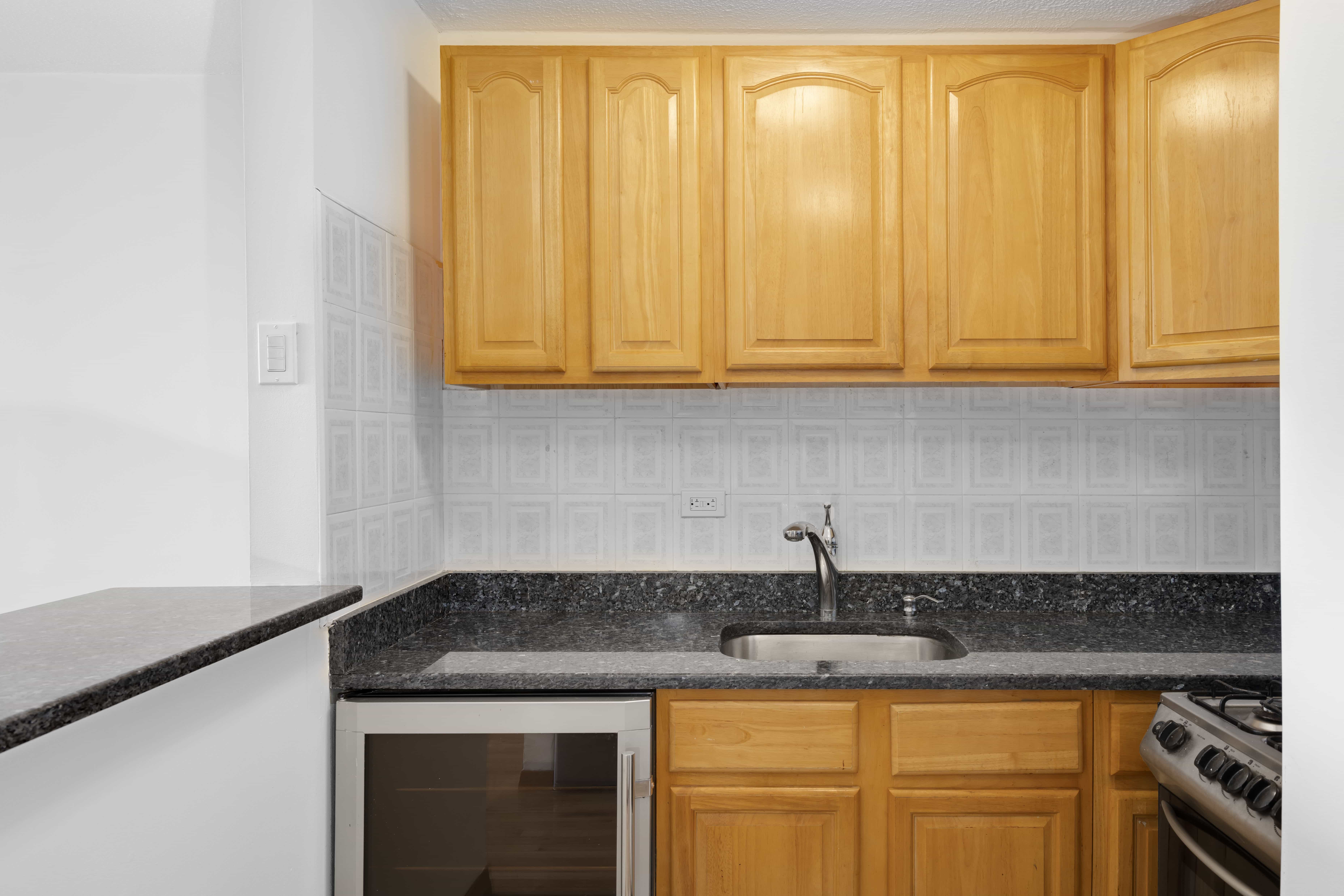 15218 Union Tpke PHH Alcove Studio Condo For Sale Kew Gardens Hills