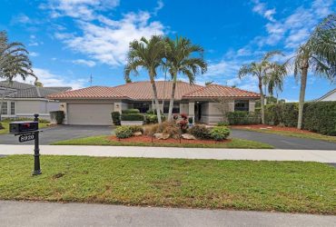 8920 S Southern Orchard Rd, Davie, FL 33328
