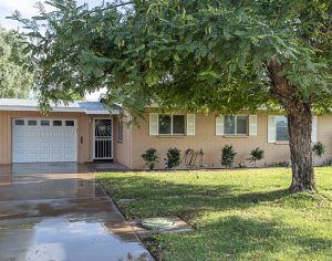 beautiful single-level townhome