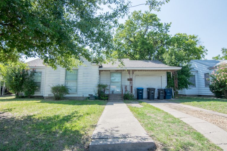 2229 Williams Pl, Fort Worth, TX 76111-01-Front
