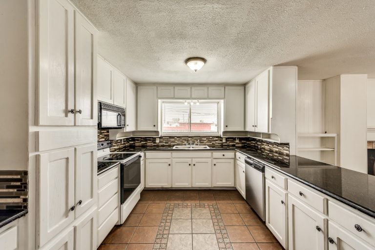 5028-wyoming-trail-fort-worth-76180-03-kitchen (1)