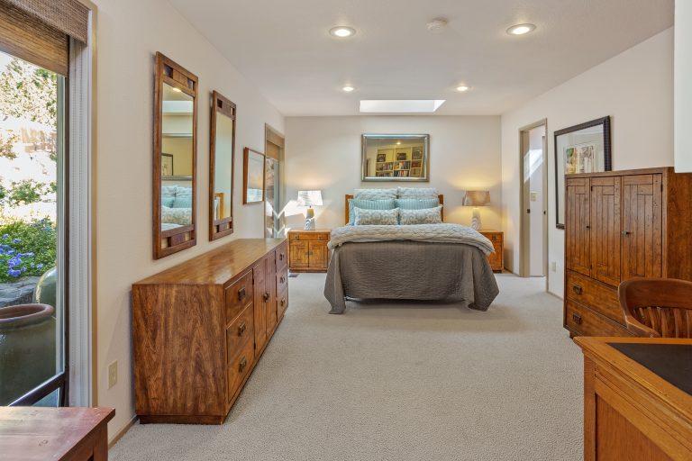 8218 86th Ave NW, Gig Harbor WA 98332 - Kathy & Linda - Infinity Real