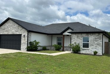 Under Contract ! Move-In Ready 3-Bedroom Home in Corsicana, Built in 2022