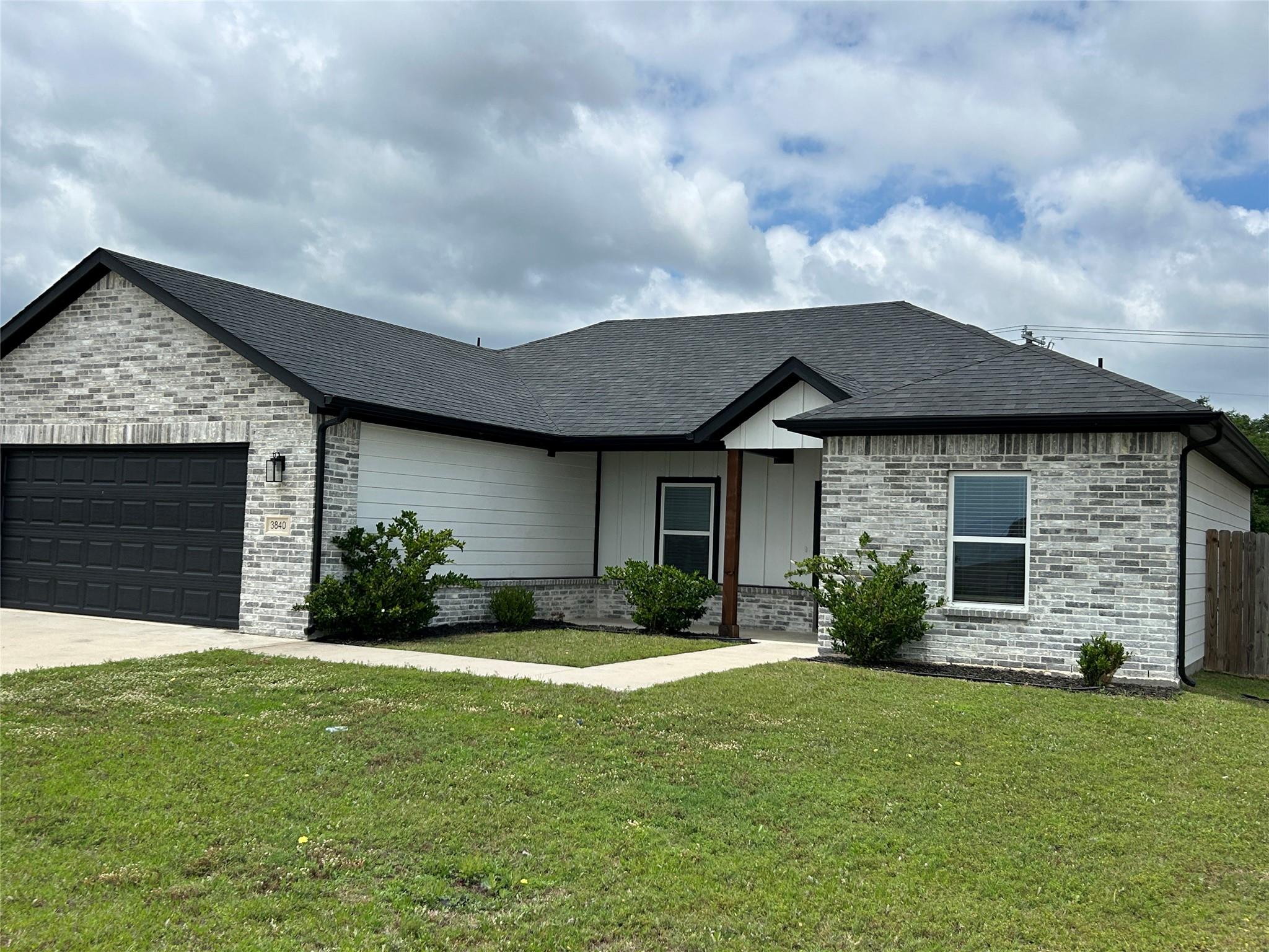 3840-Skylane-Ave-01