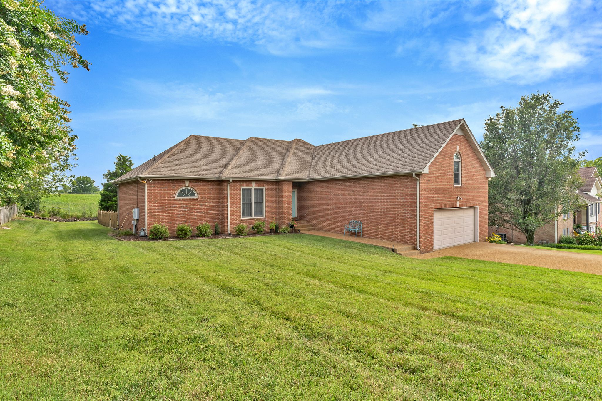 119 Huntington Pl, Hendersonville, TN.  37075