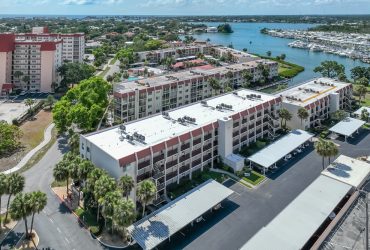 Venice Island Florida Updated Condominium