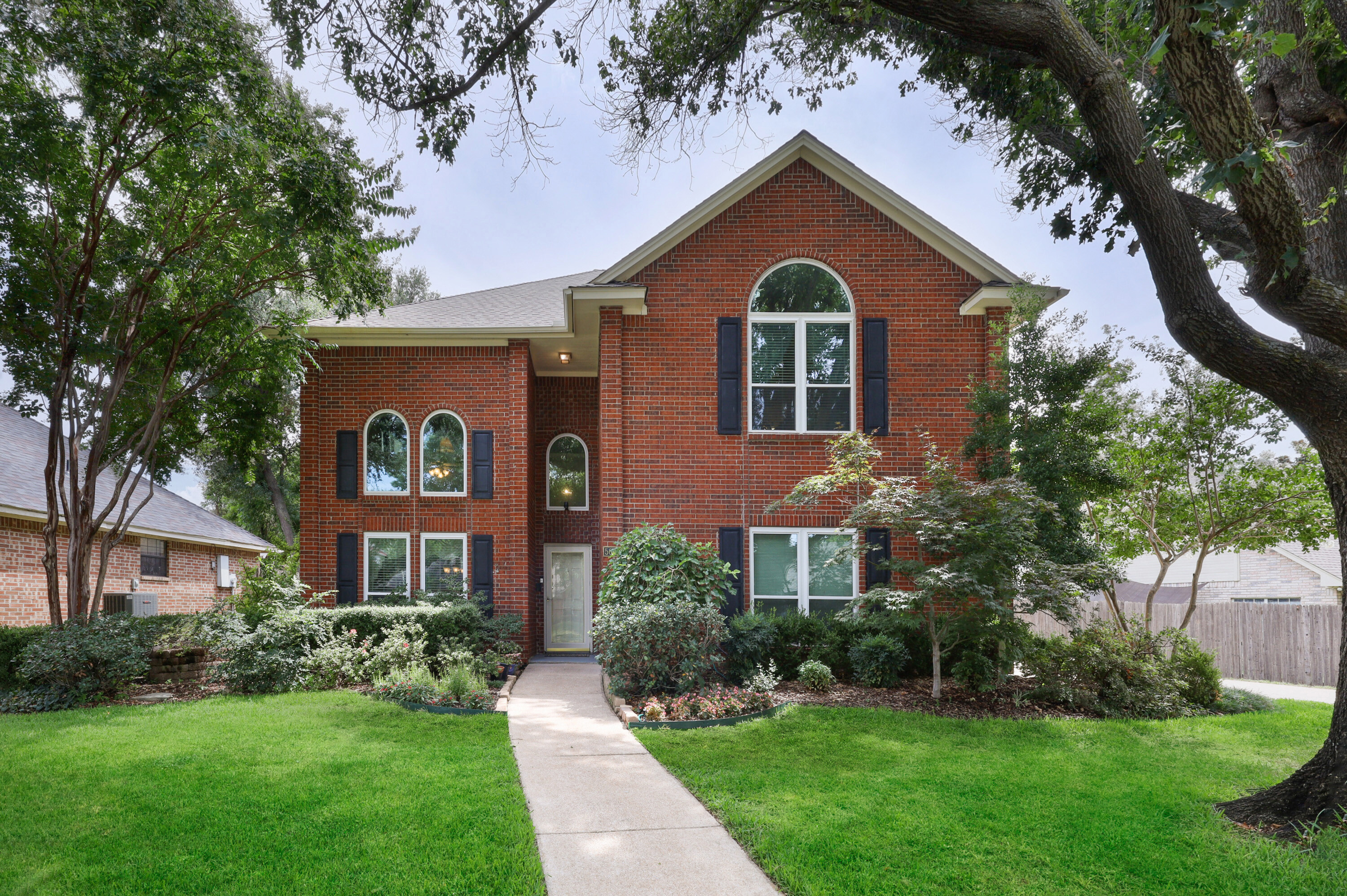 1 Realtor Linda Hall
