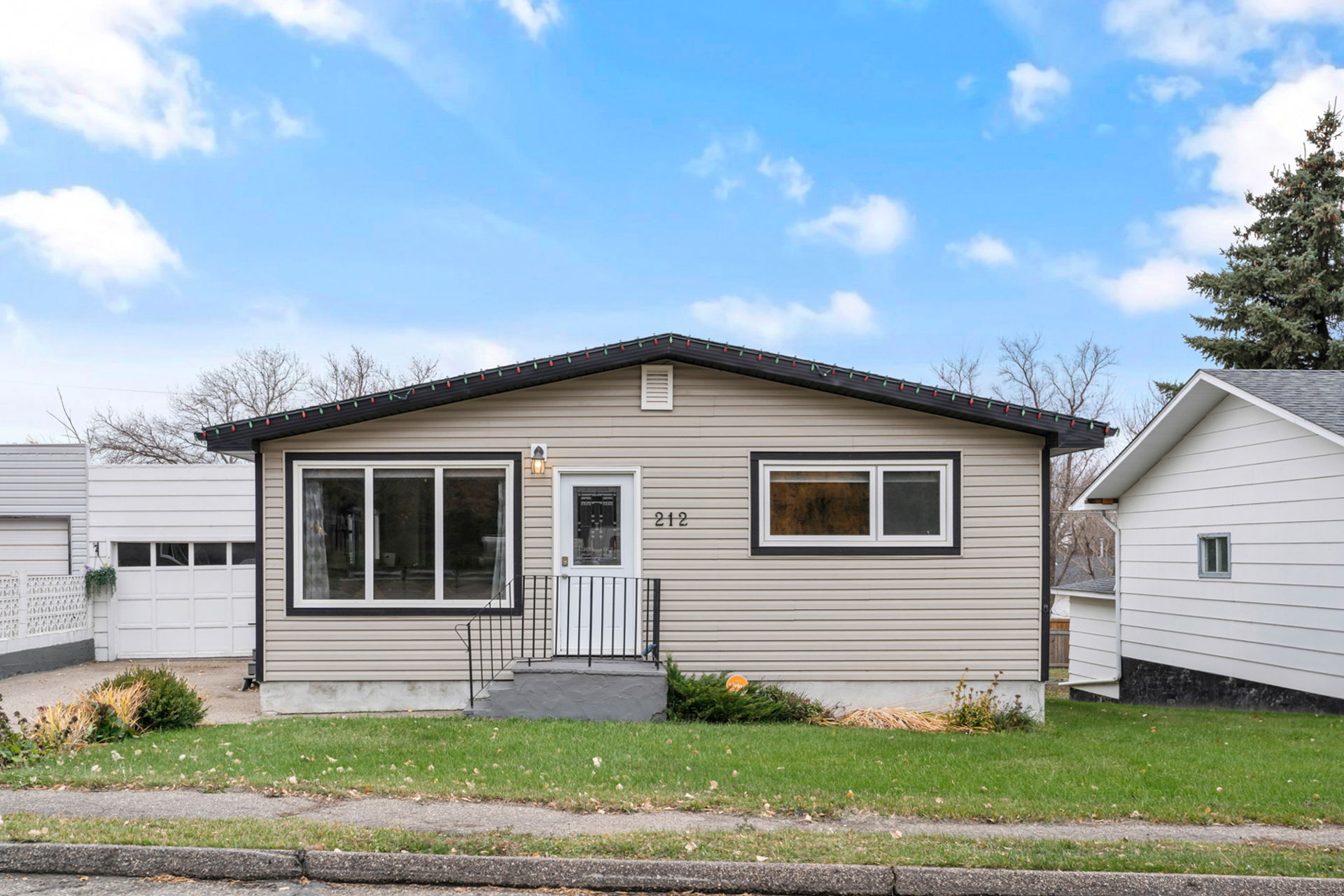 212 3 St W-QuikSell-01