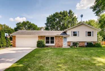 Just Listed Wonderful Apple Valley, MN home on a quiet cul-de-sac!