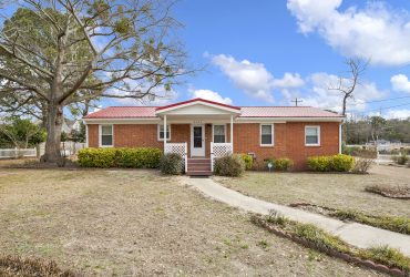 Charming & Updated 3-Bed, 3-Bath Home with Workshop – 2229 Dixie Trail, Fayetteville, NC