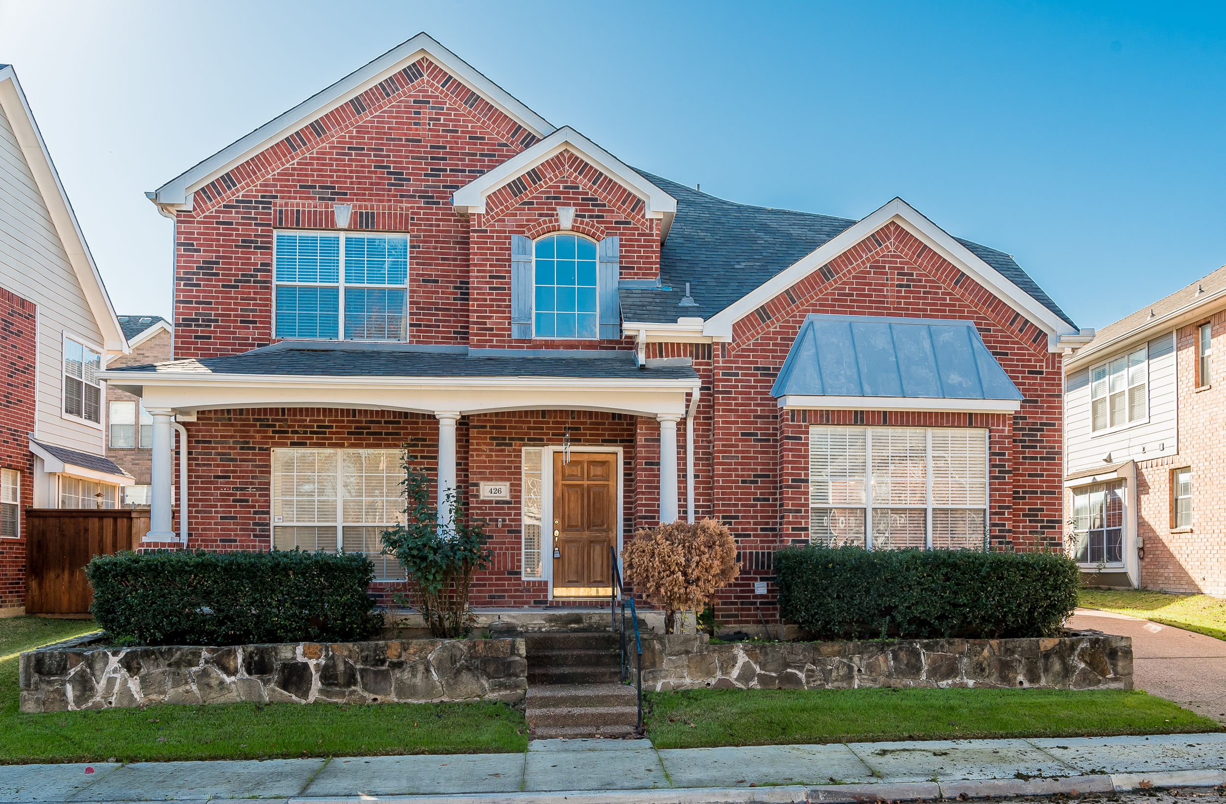 Front Photo 1 - 426 Richmond St