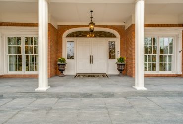5421 Royal Crest