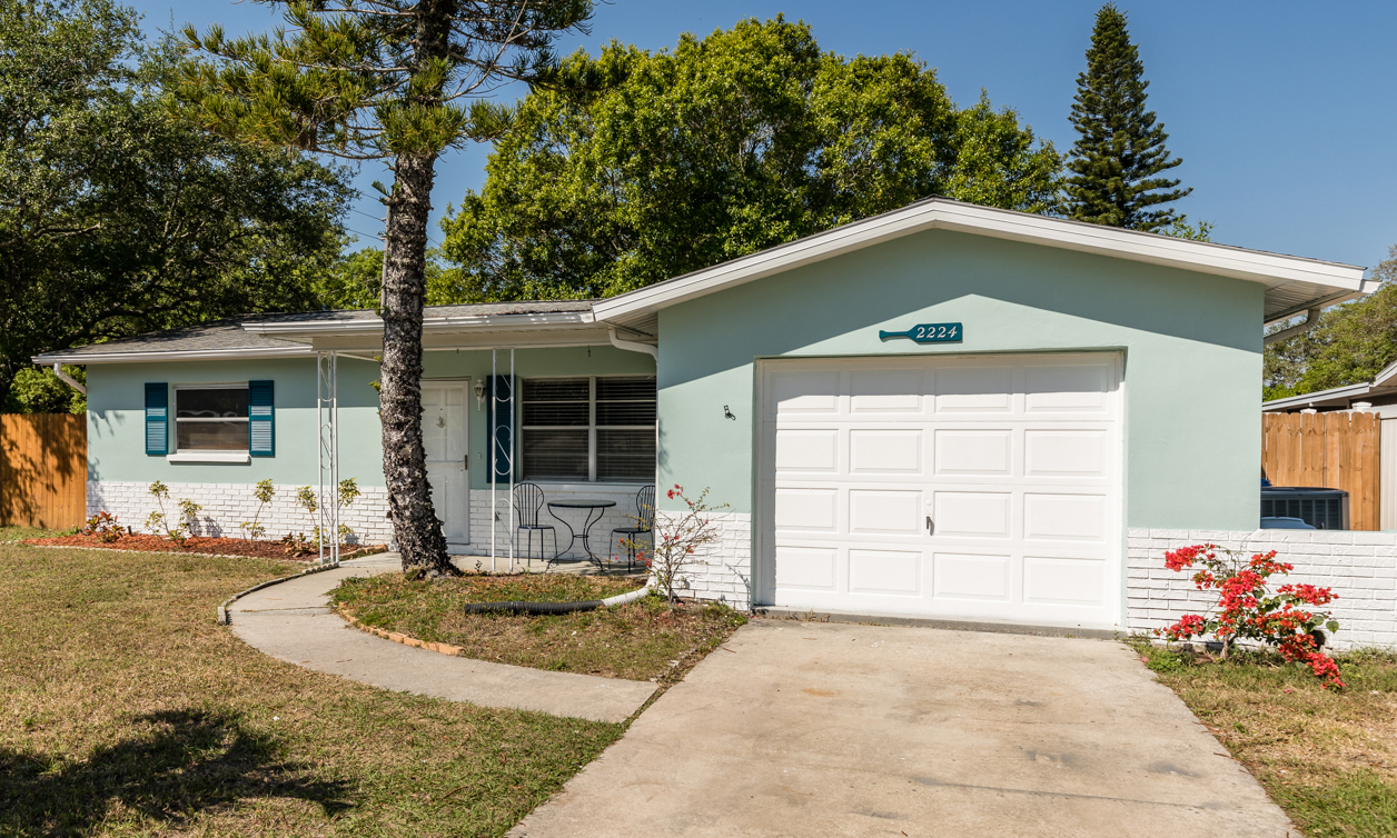 2224 Lauren Dr., Largo, FL 33774